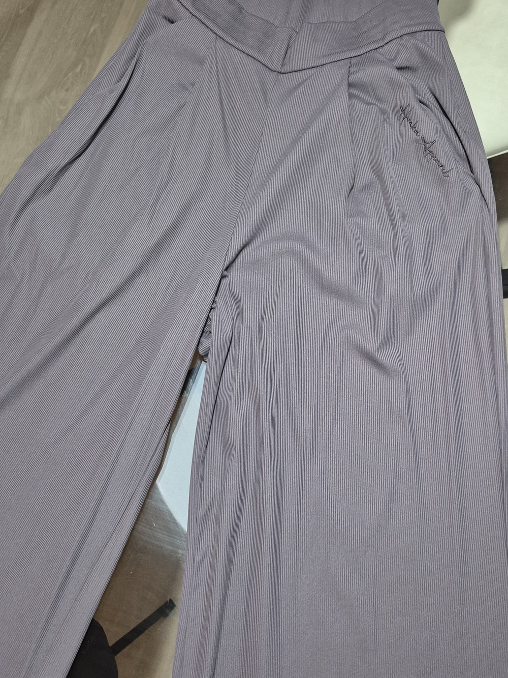 Hoaka - Brown Chemise And Pants
